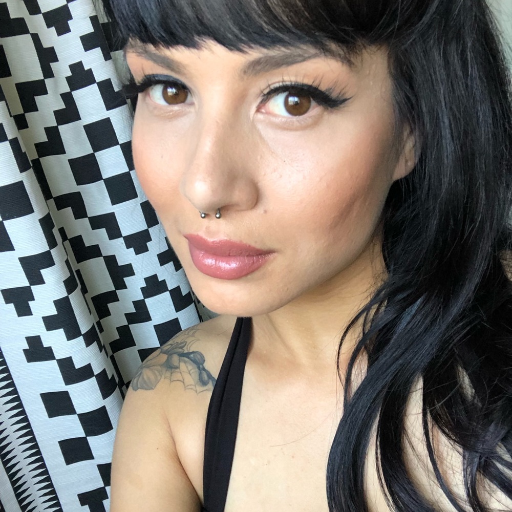 Meet your Posher, Lina